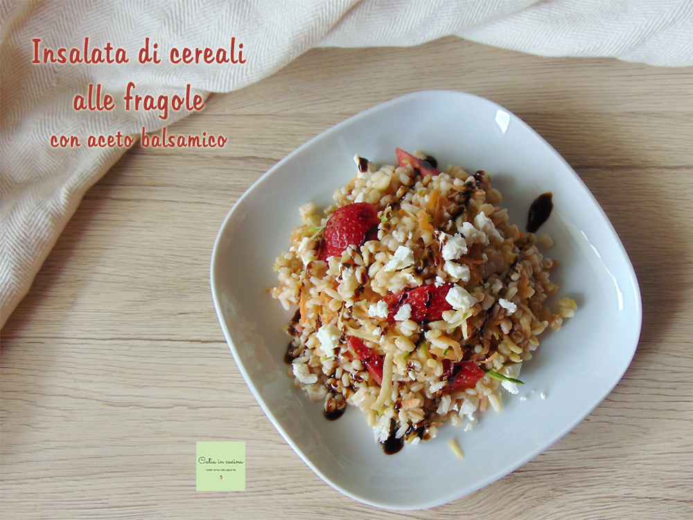 Ensalada de cereales con fresas y vinagre balsámico