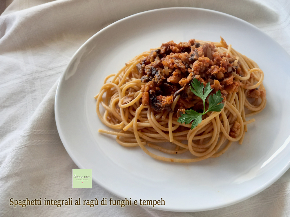 Espaguetis integrales con ragú de champiñones y tempeh