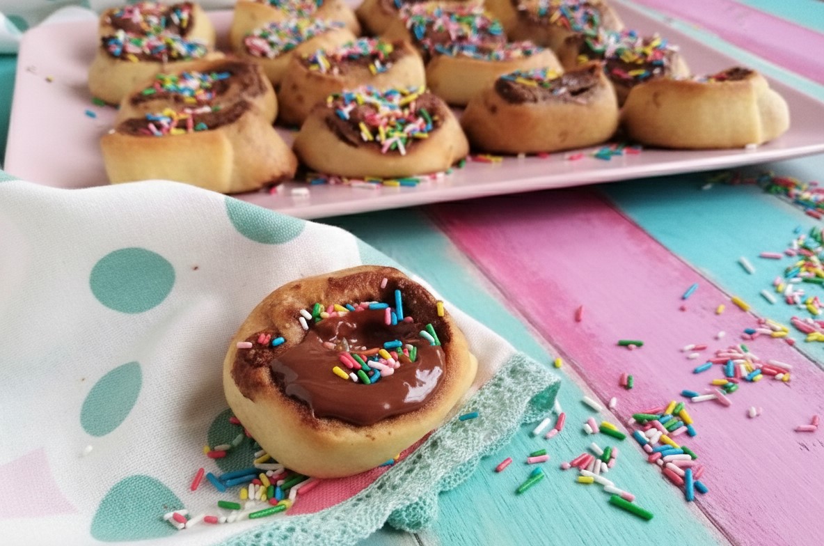 Espirales de masa quebrada con chocolate: delicioso postre con solo dos ingredientes.