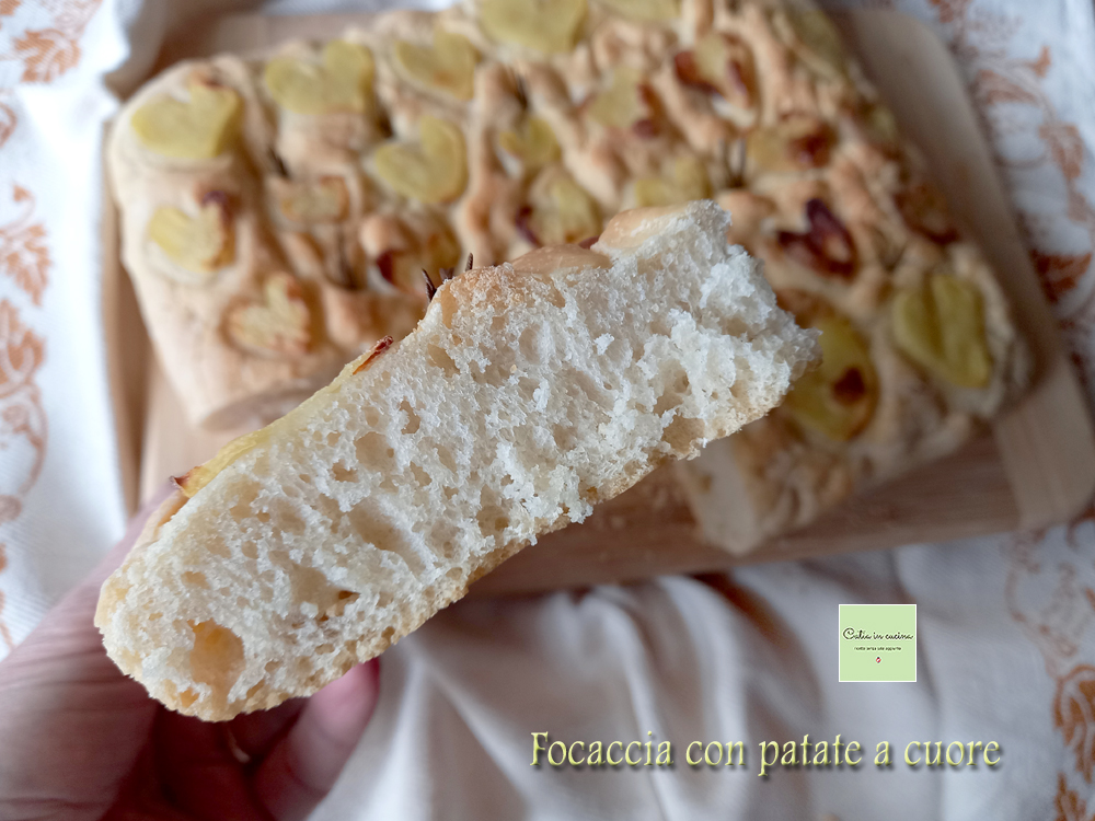 focaccia con patatas en forma de corazón - rebanada