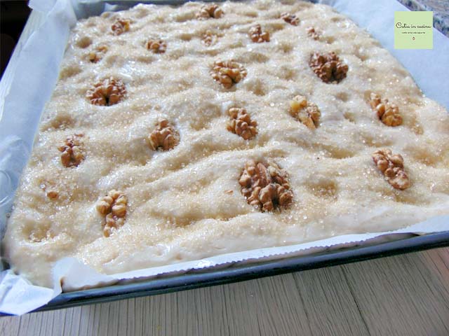 focaccia dulce con nueces para hornear