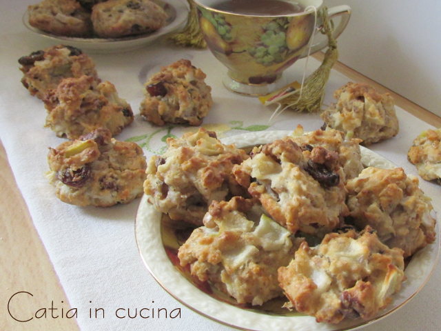 Galletas de copos de avena, manzana, nueces y coco