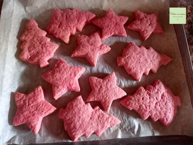 galletas de navidad al alchermes horneadas