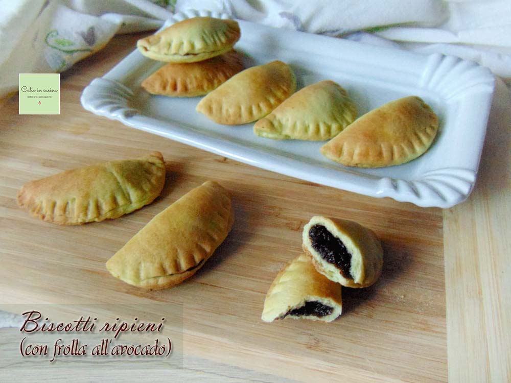 Galletas rellenas verdes (con masa quebrada de aguacate)