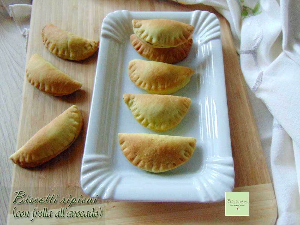 galletas rellenas con masa quebrada de aguacate