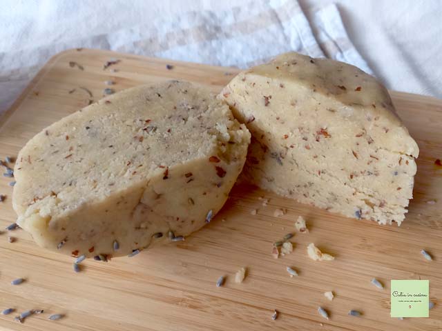 masa quebrada con lavanda y almendras