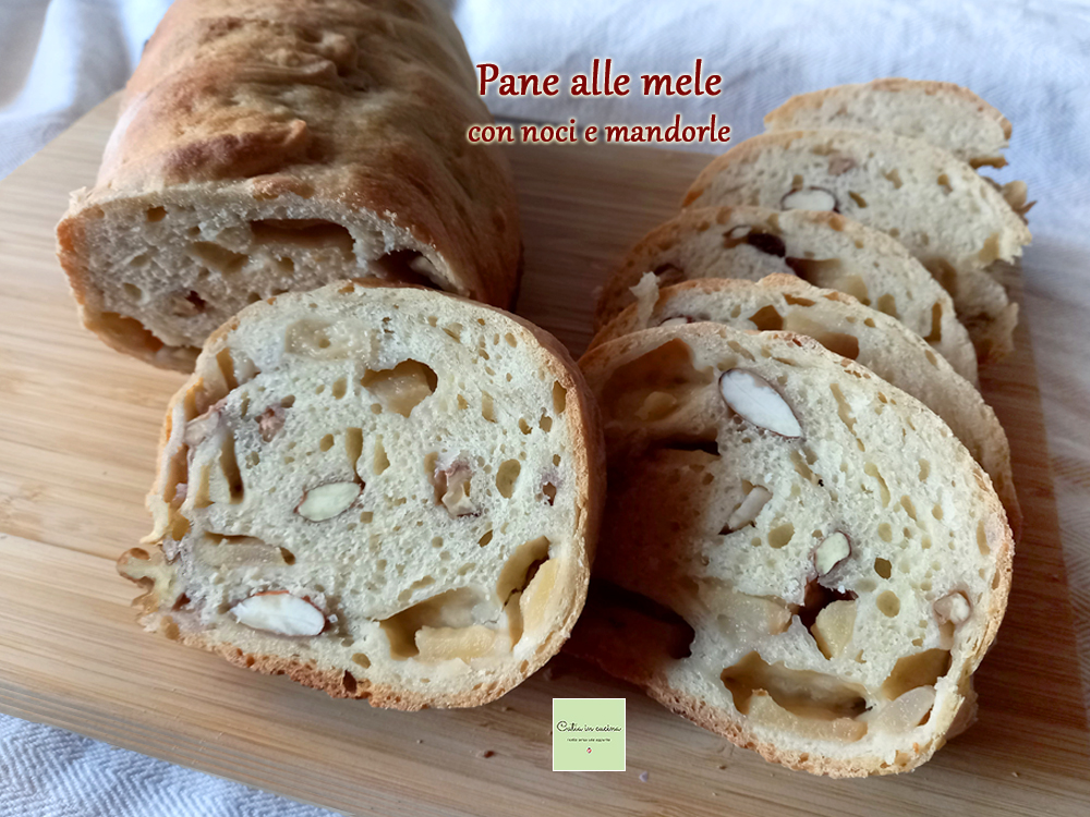 Pan de manzana con nueces y almendras