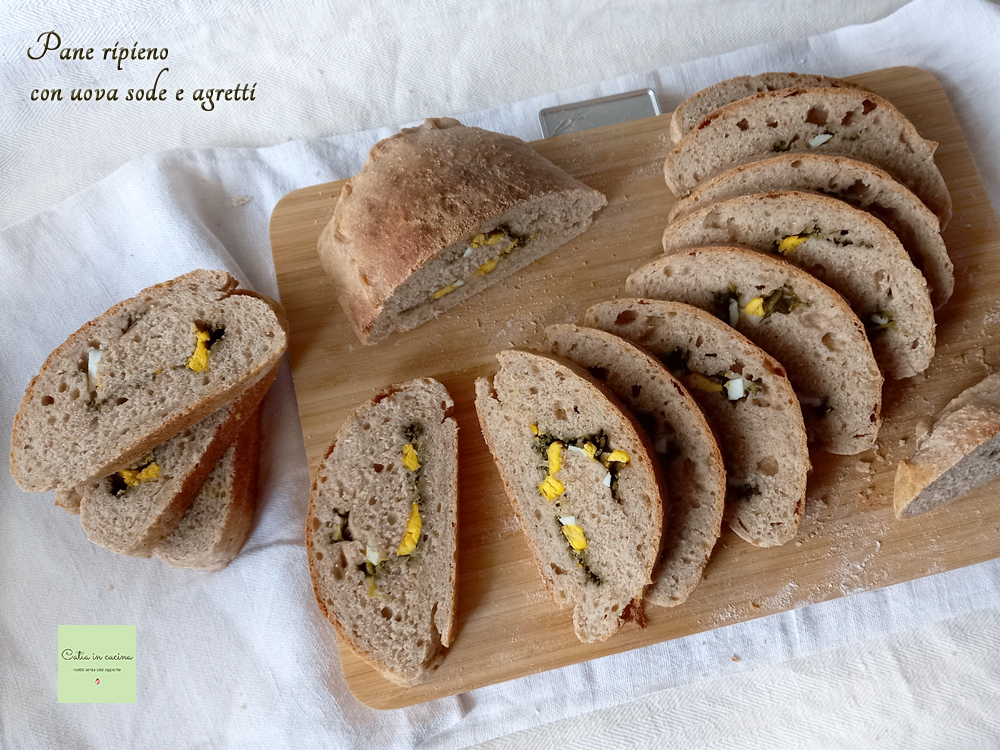 pan relleno con huevo duro y agretti