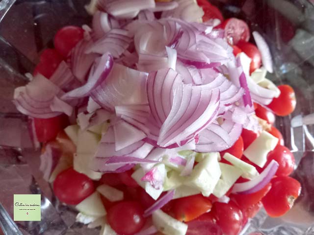 panzanella con friselle y quartirolo paso