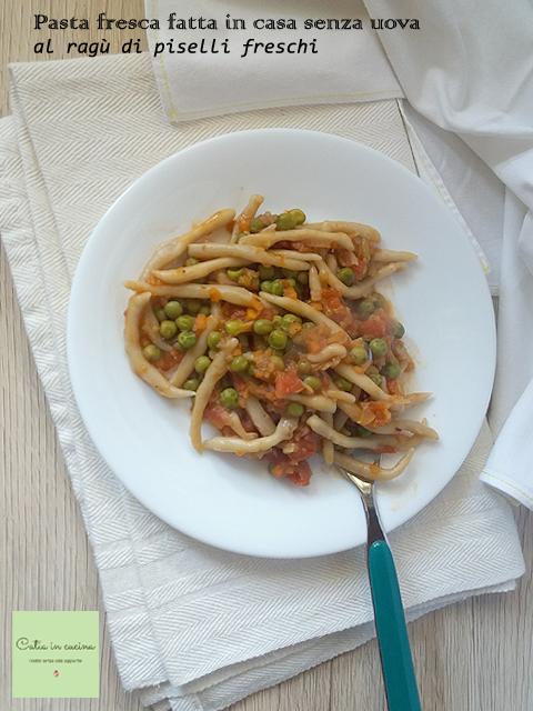 pasta fresca hecha en casa con guisantes