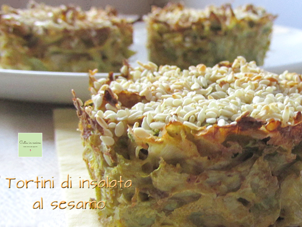 pastelitos de ensalada con semillas de sésamo