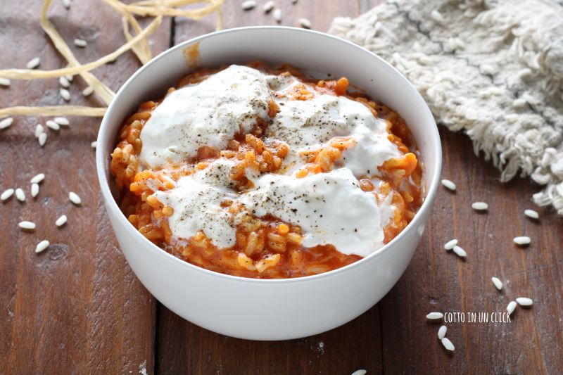 Risotto con tomate y burrata en olla a presión