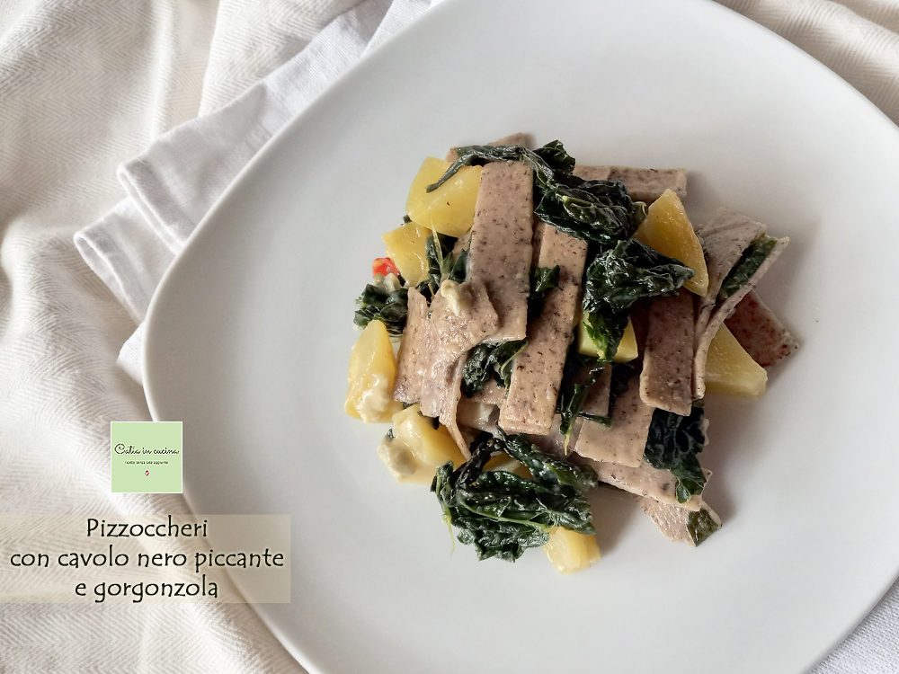 pizzoccheri con col rizada patatas y gorgonzola