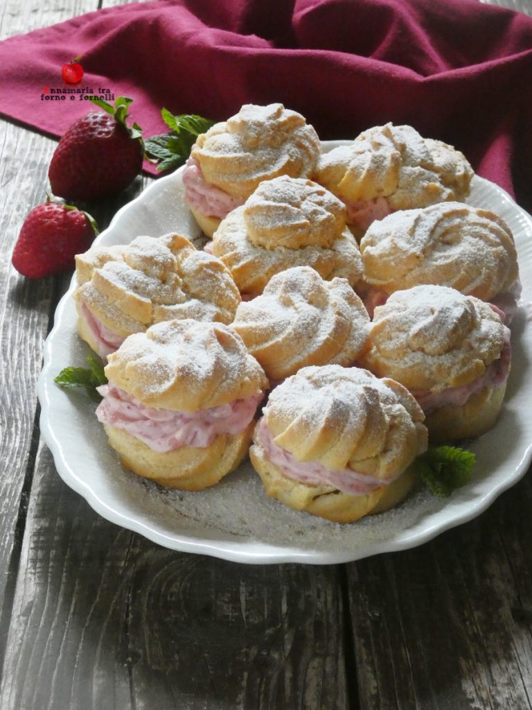 profiteroles con crema de fresas