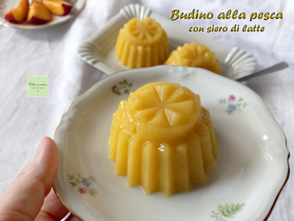 Pudin de melocotón con suero de leche