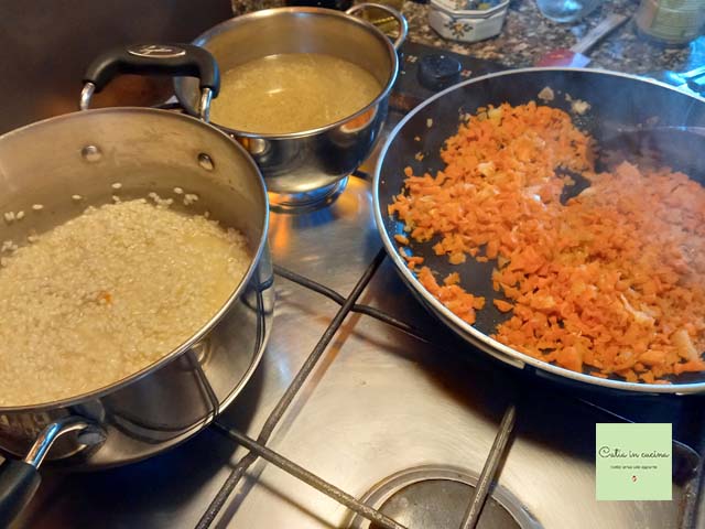 risotto a la crema de zanahorias en progreso