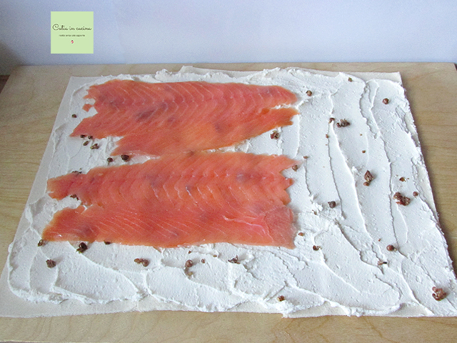 rollo de salmón con ricotta y rúcula relleno