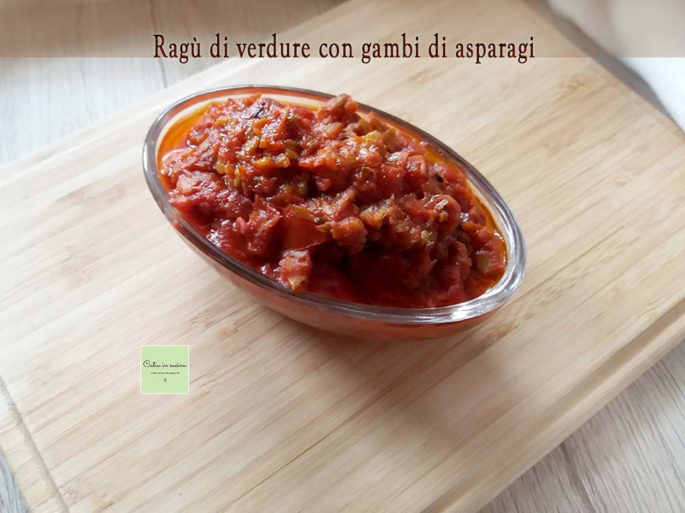 Salsa con los tallos de espárragos