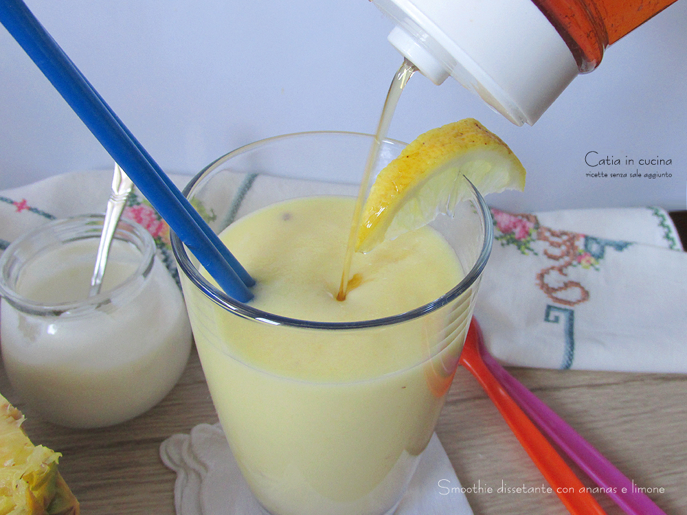 smoothie de piña y limón con yogur