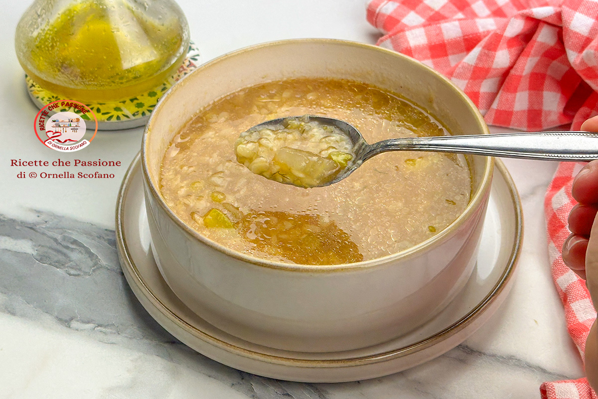 Sopita desintoxicante y depurativa con calabacines e hinojos