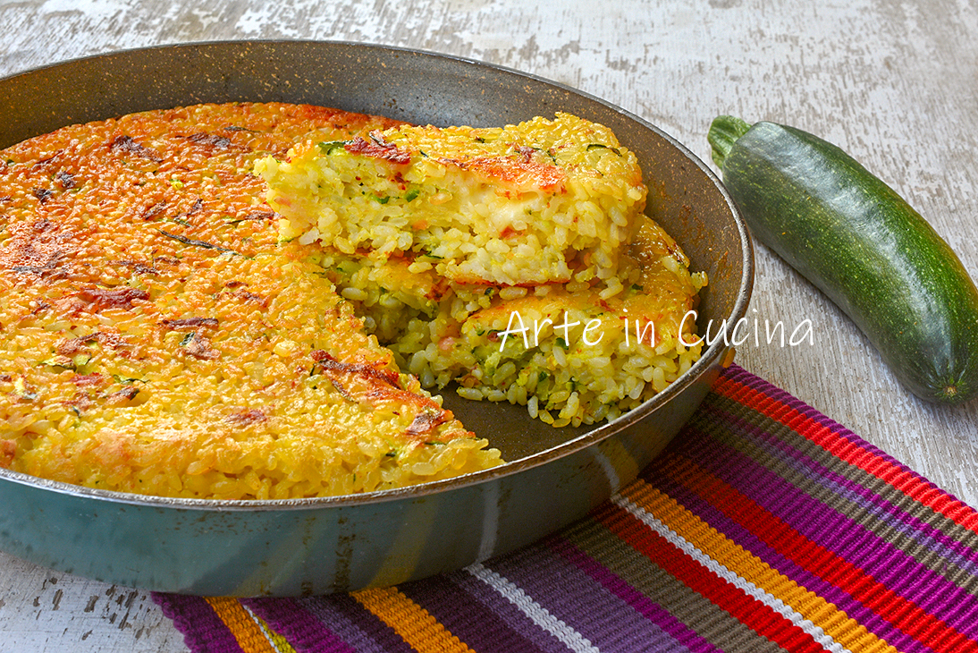 Tarta de arroz y calabacín en sartén