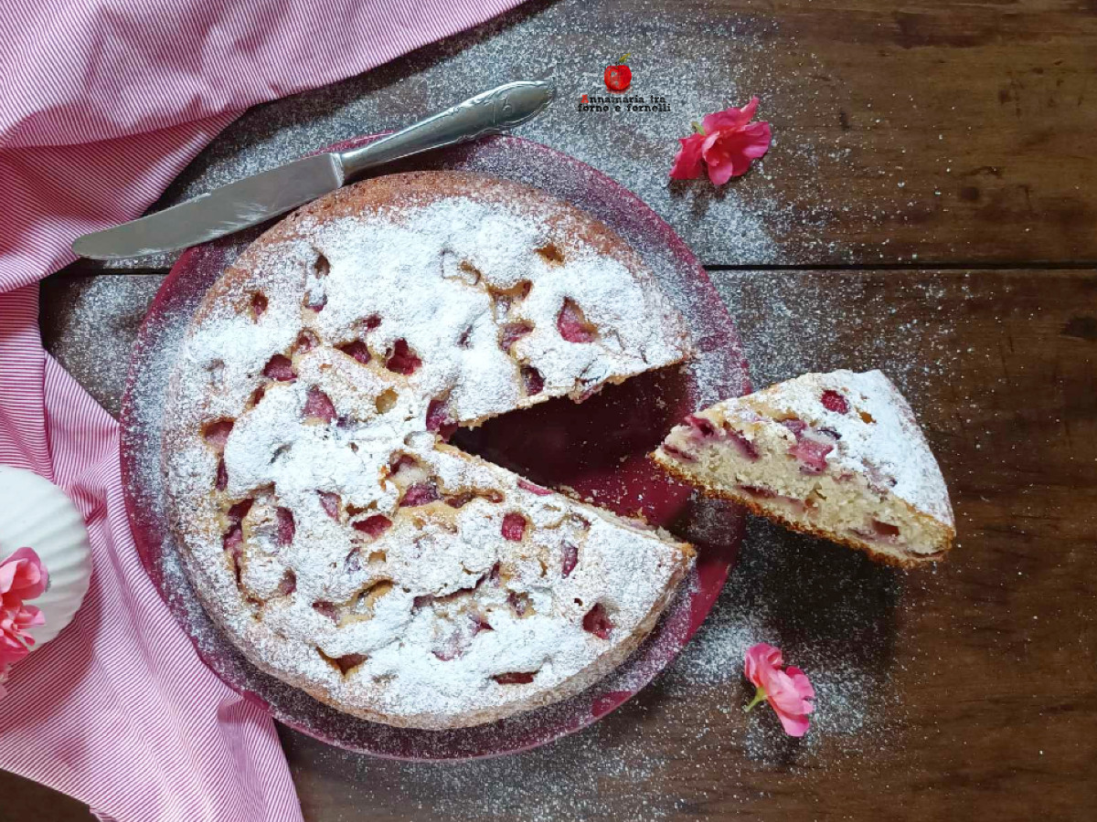 Tarta con fresas y coco