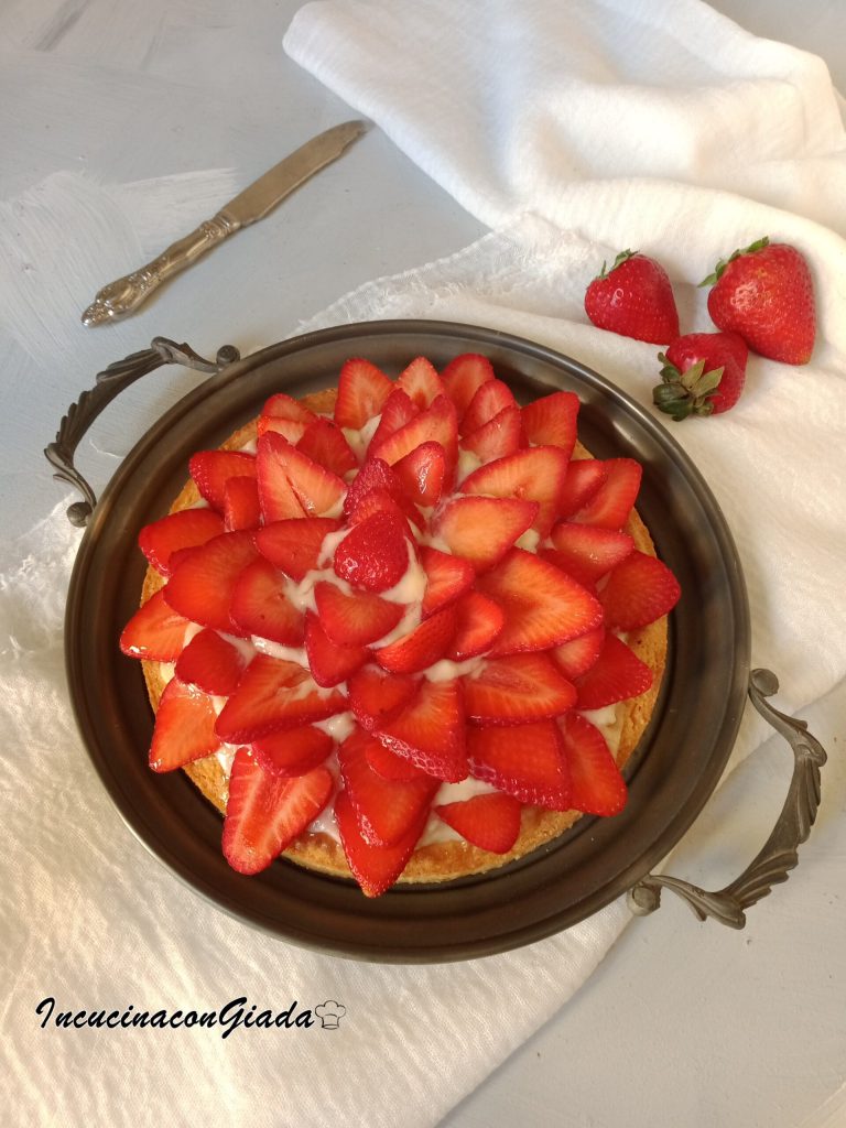tarta de crema y fresas