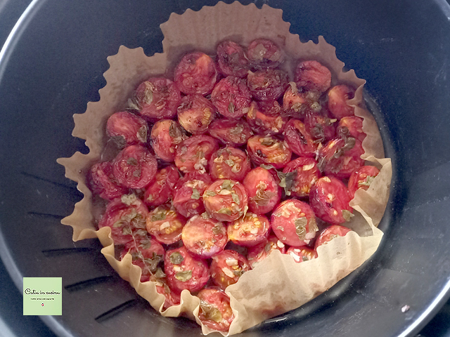 tomates cherry negros confitados cocidos en freidora de aire