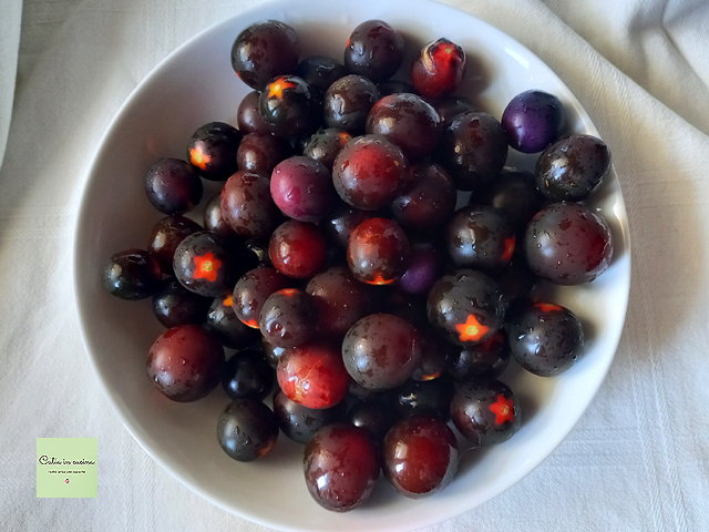 tomatitos negros de nuestro huerto