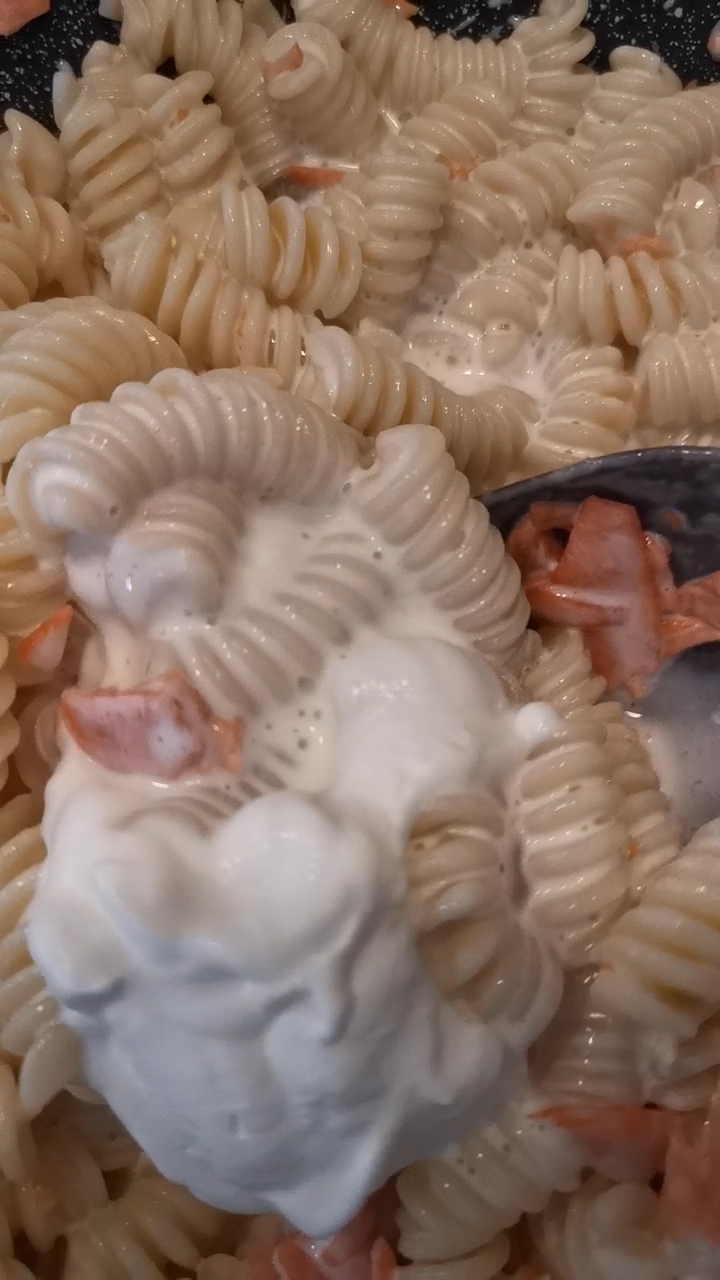Pasta con nata y salmón