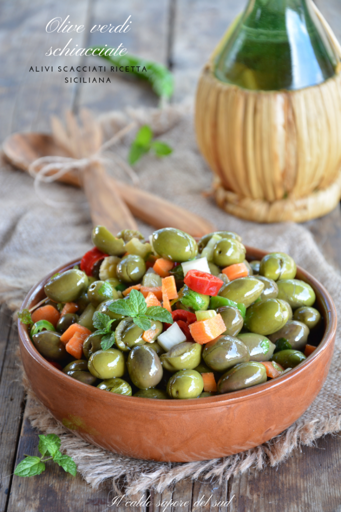 Olive verdi schiacciate o alivi scacciati ricetta siciliana