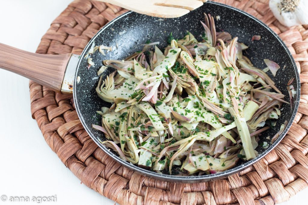 Alcachofas salteadas en sartén