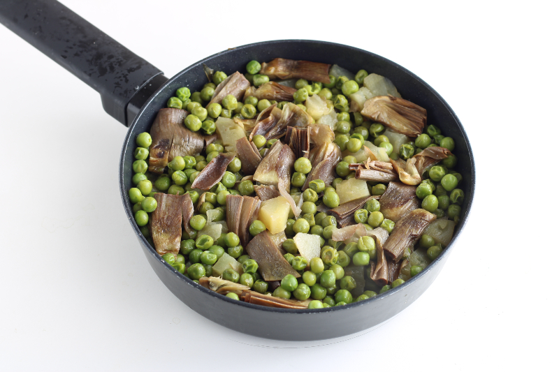 Alcachofas y guisantes con patatas