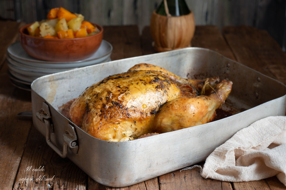 Pollo asado al horno con patatas: jugoso por dentro y crujiente por fuera