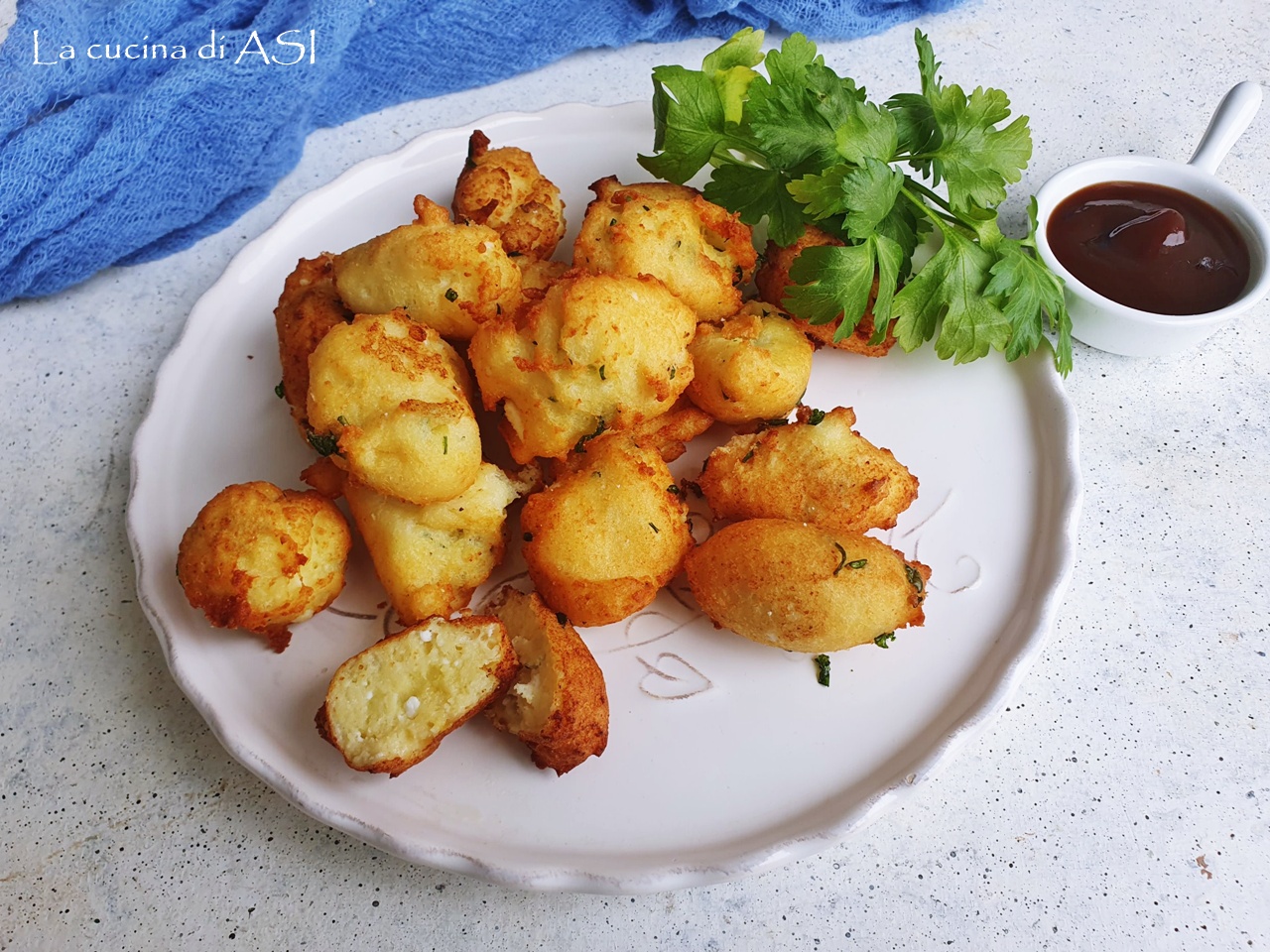 Bombas de ricotta saladas fritas, receta aperitivo