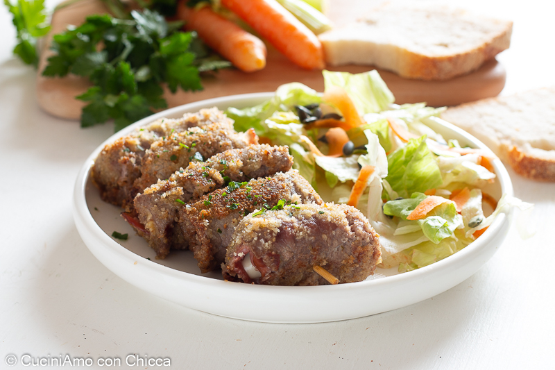 Brochetas de carne rellenas