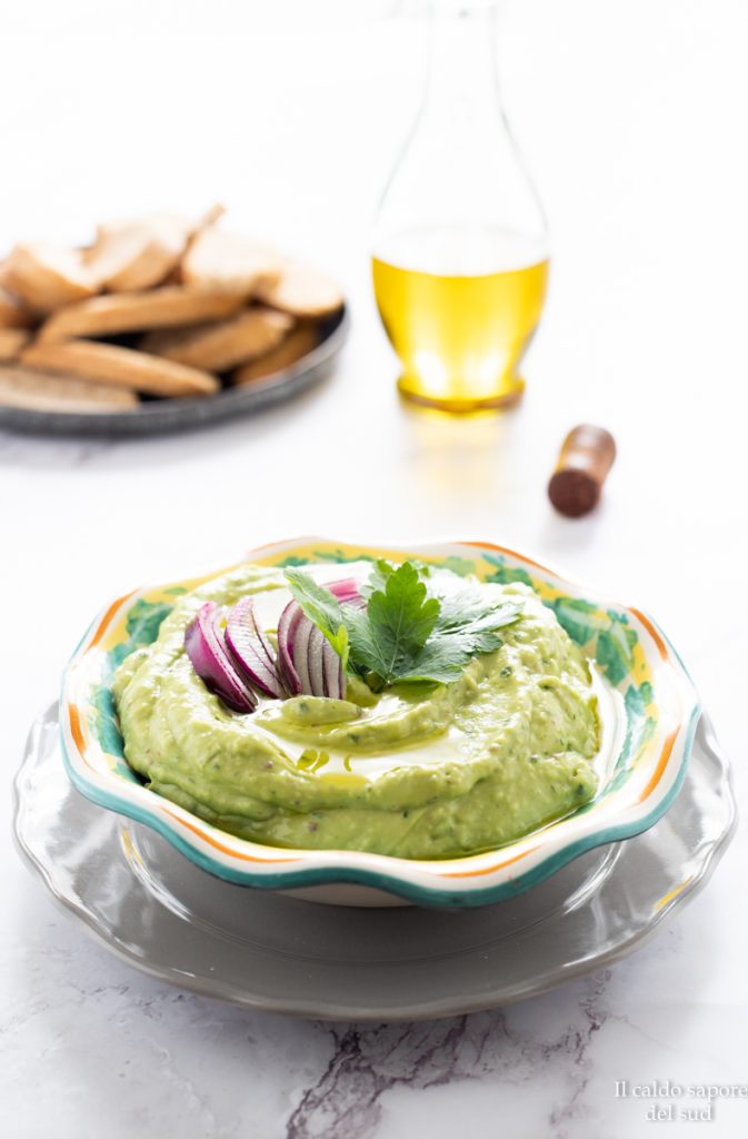 Crema de aguacate para tostas, carne y pescado