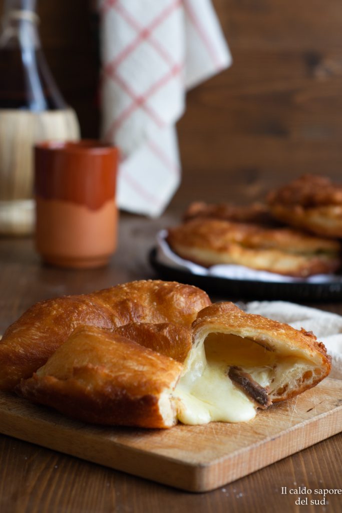 Sicilianas fritas con tuma y anchoas