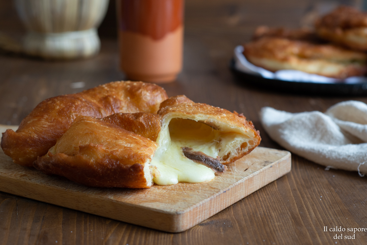 Sicilianas fritas con tuma y anchoas