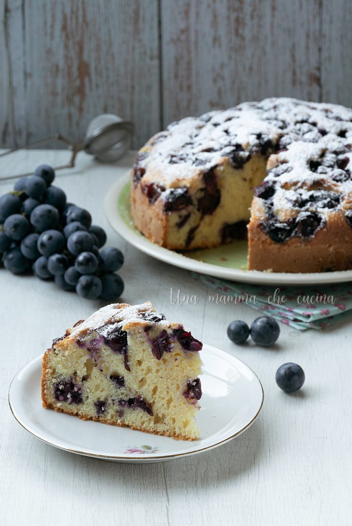Tarta de yogur con uva fresa