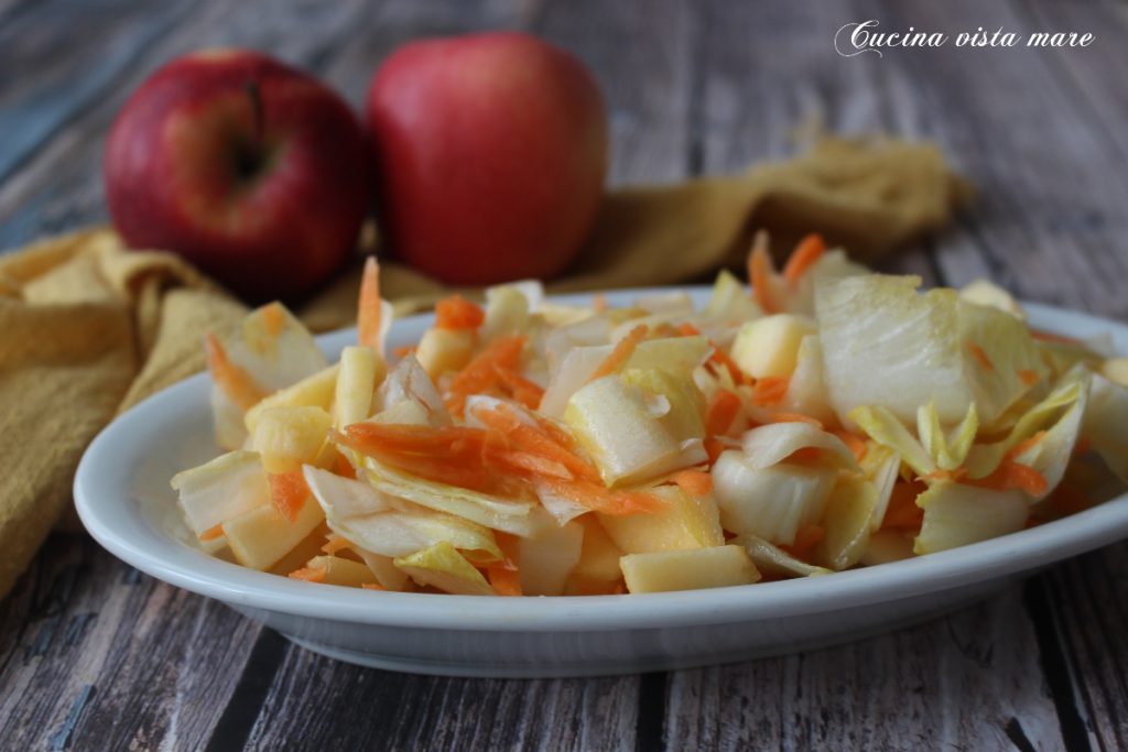 Ensalada de escarola y manzanas Cocina vista al mar