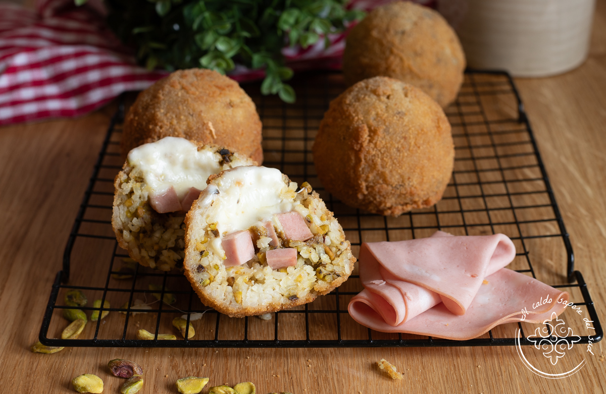 Arancinis de pistacho y mortadela
