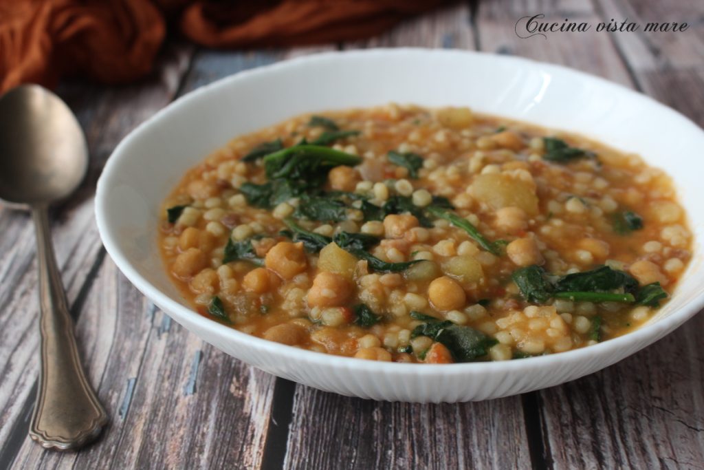 Fregula risottada garbanzos y espinacas Cocina vista mar