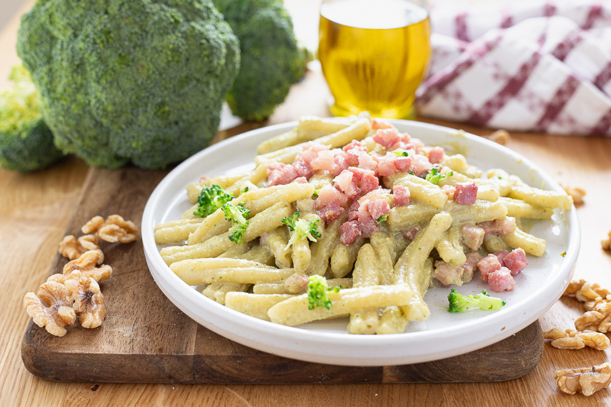 Pasta con pesto de brócoli y nueces