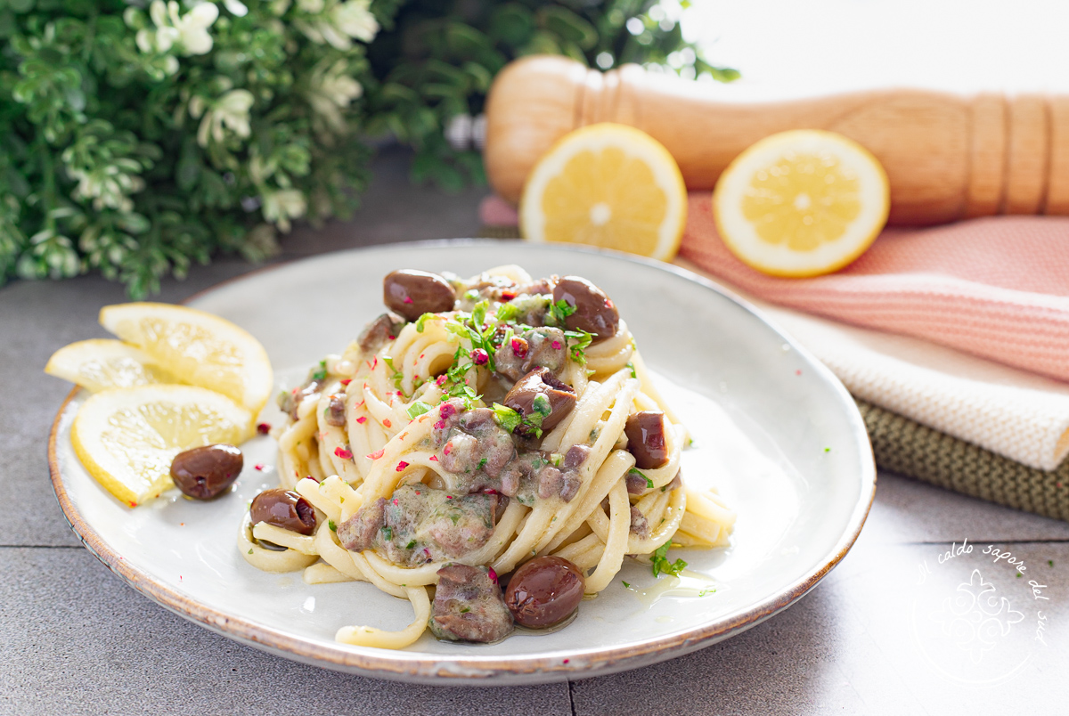 Pasta mantequilla y aceitunas