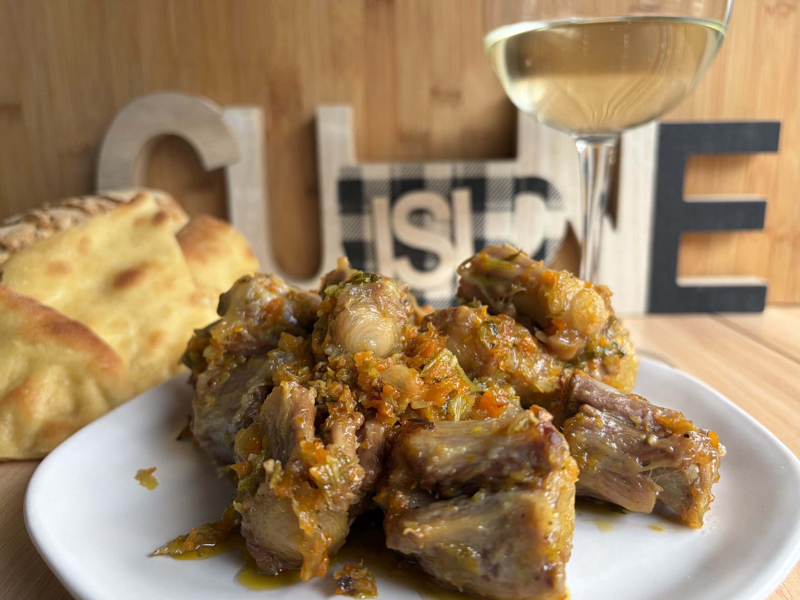 Rabo a la cazadora en blanco receta romana