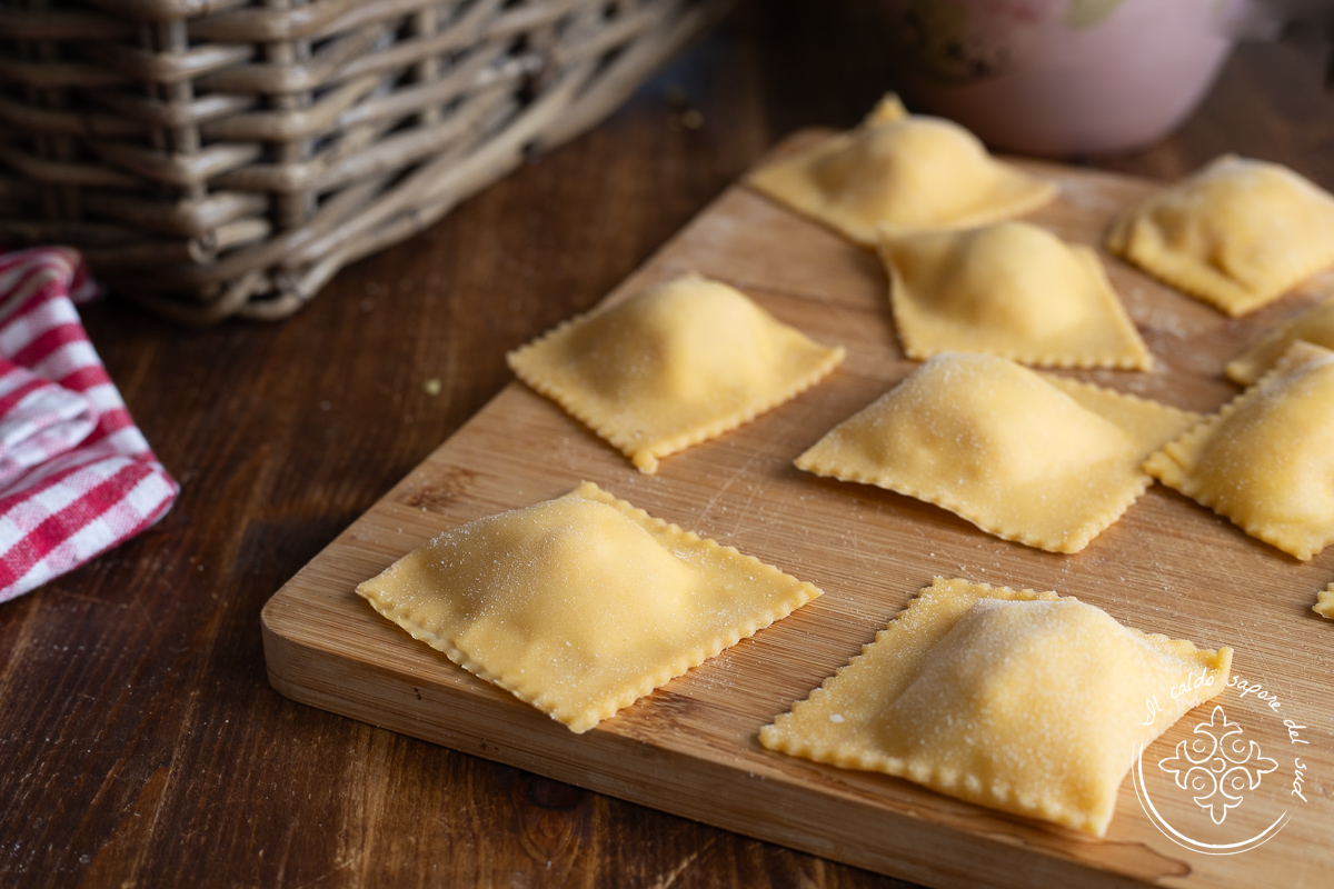 Raviolis rellenos de Certosa y mortadela