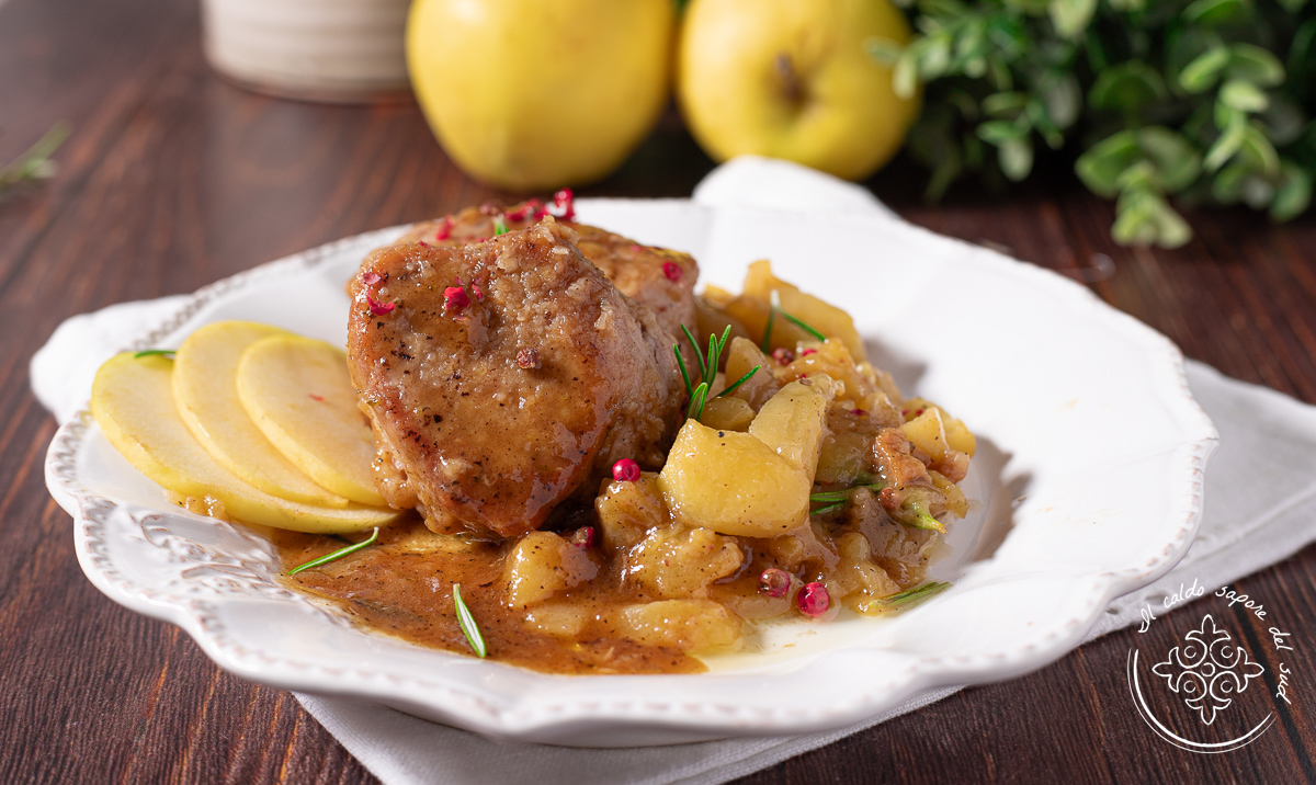 Solomillo de cerdo con manzanas en sartén