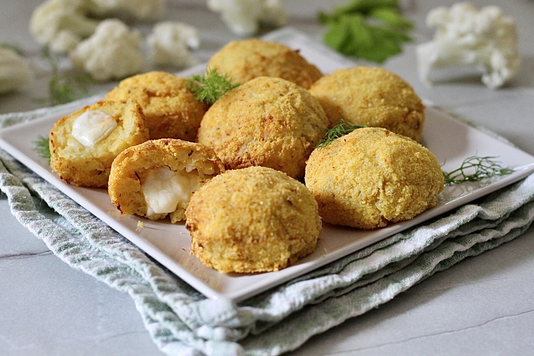 Albóndigas con coliflor y patatas, crujientes y cremosas, NO FRITAS, una lleva a la otra!