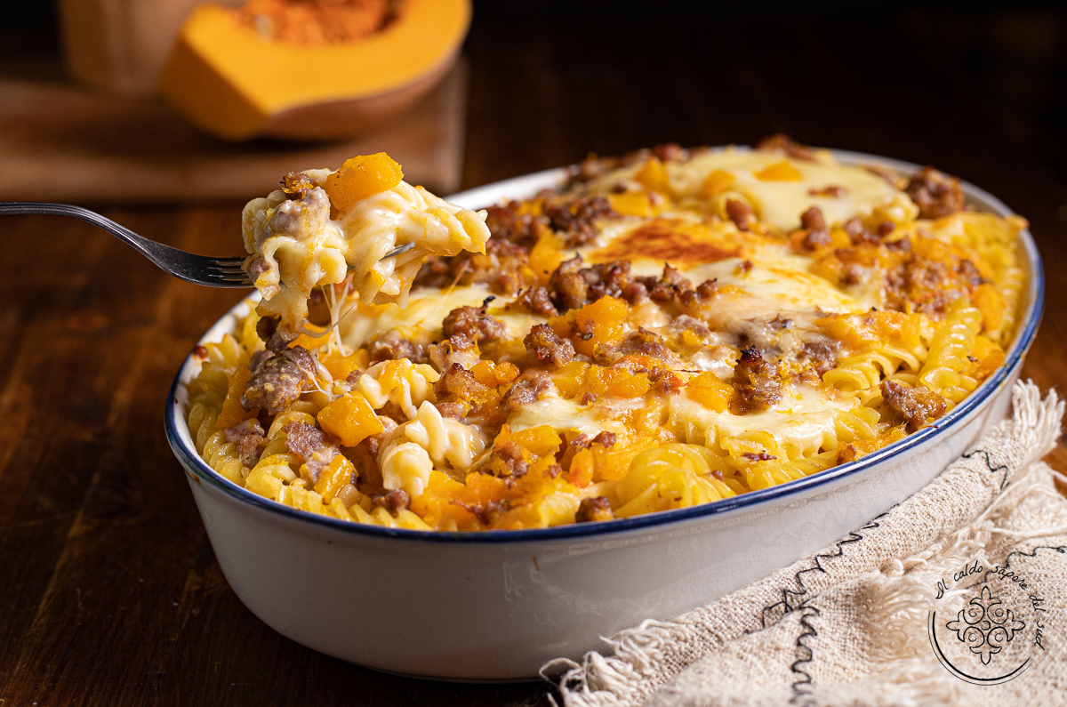 Pasta al horno con salchicha y calabaza